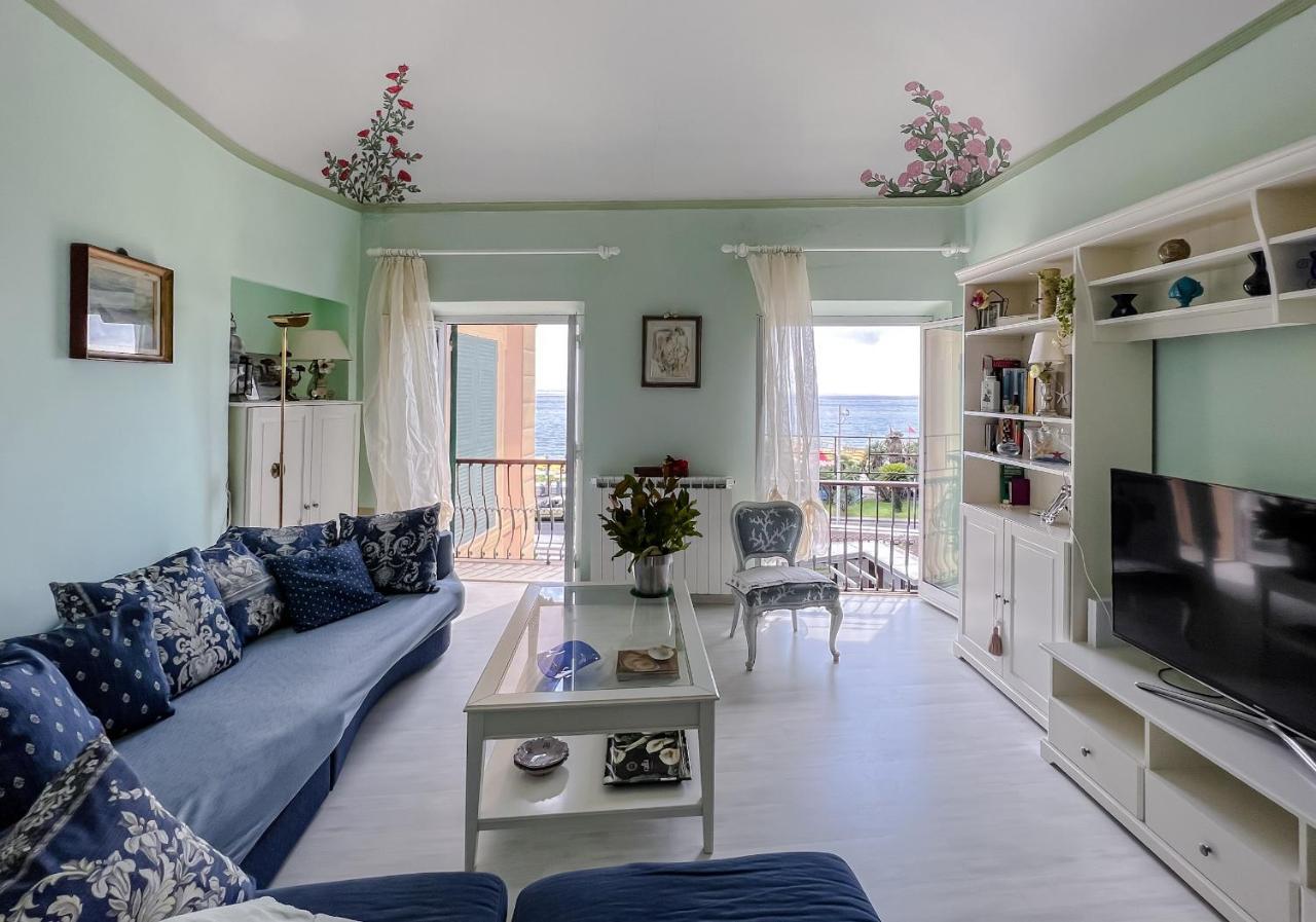Splendido Appartamento Con Vista Mare Su Piazza Dante 바라체 외부 사진