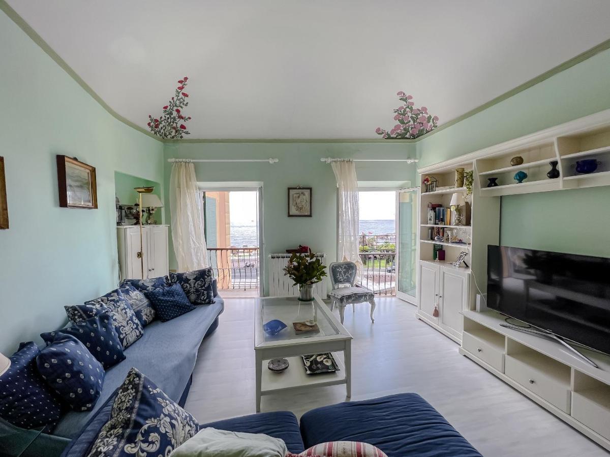 Splendido Appartamento Con Vista Mare Su Piazza Dante 바라체 외부 사진