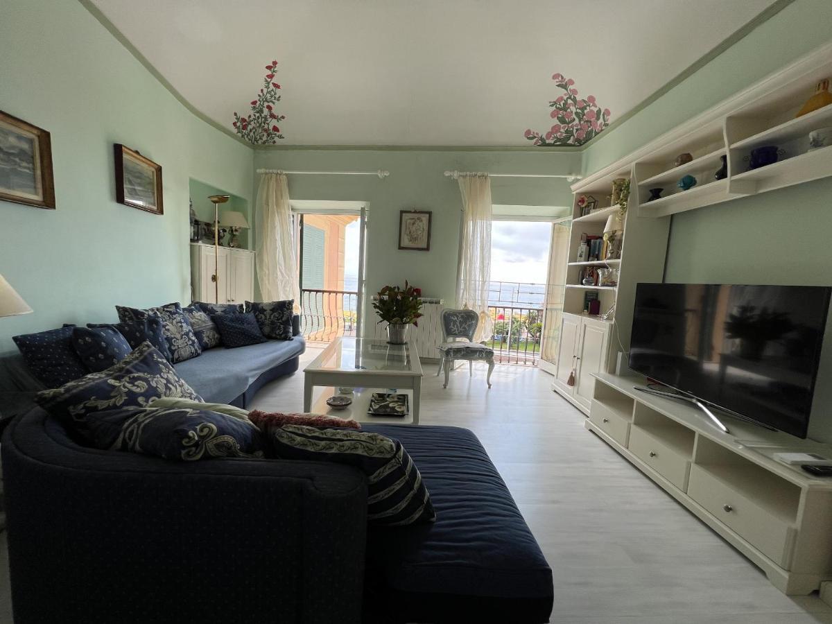 Splendido Appartamento Con Vista Mare Su Piazza Dante 바라체 외부 사진