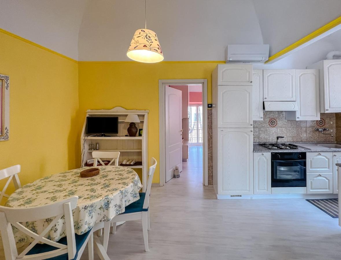 Splendido Appartamento Con Vista Mare Su Piazza Dante 바라체 외부 사진